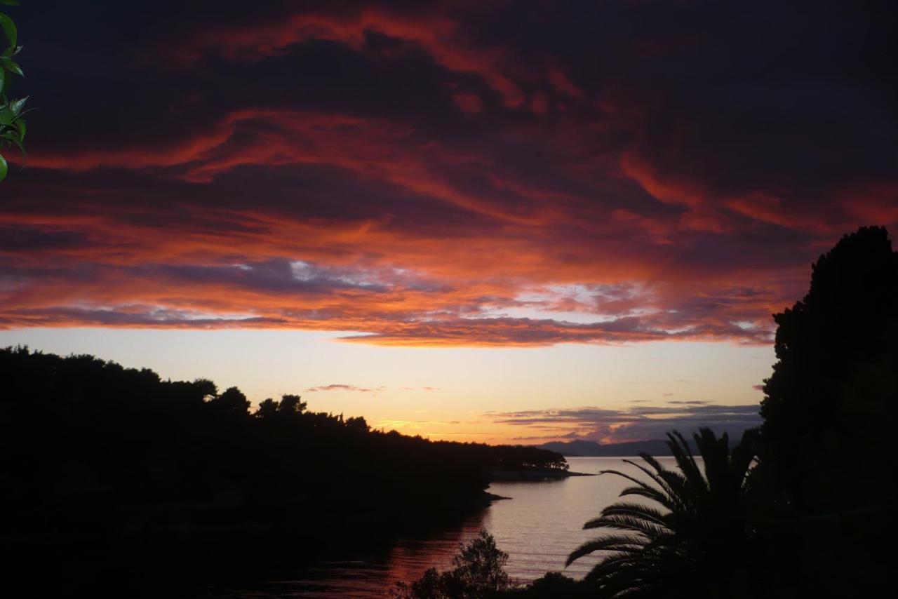 Sunset By The Sea Apartment Splitska Luaran gambar