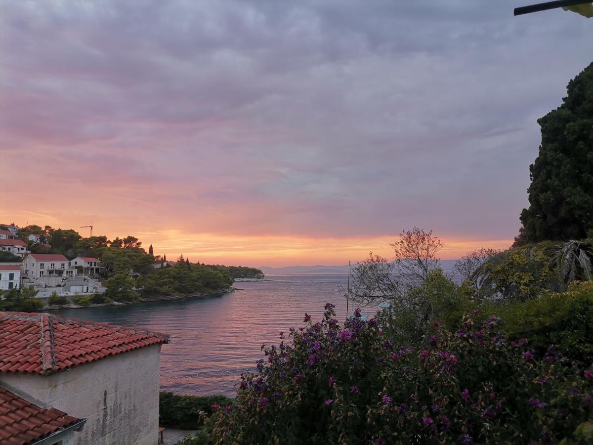 Sunset By The Sea Apartment Splitska Luaran gambar